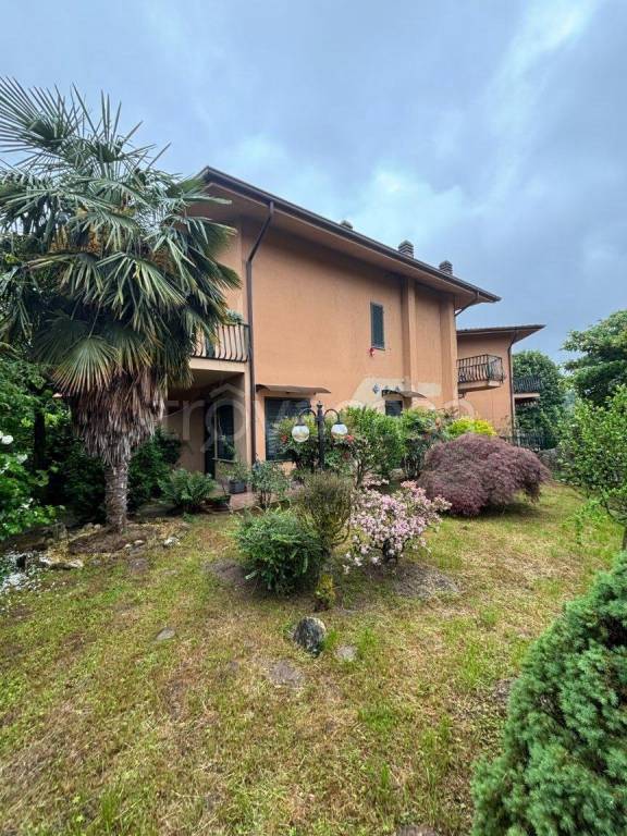 casa indipendente in vendita a Barzanò