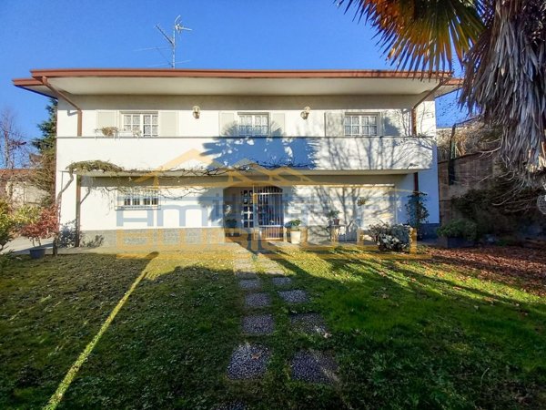 casa indipendente in vendita a Barzanò