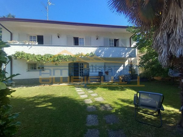 casa indipendente in vendita a Barzanò in zona Dagò