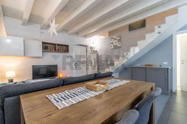 casa indipendente in vendita a Barzanò in zona Dagò