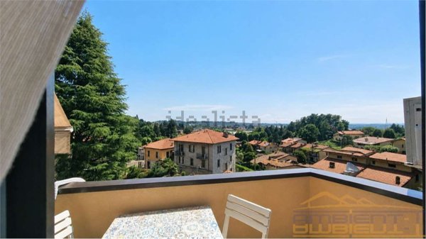 appartamento in vendita a Barzanò in zona Dagò