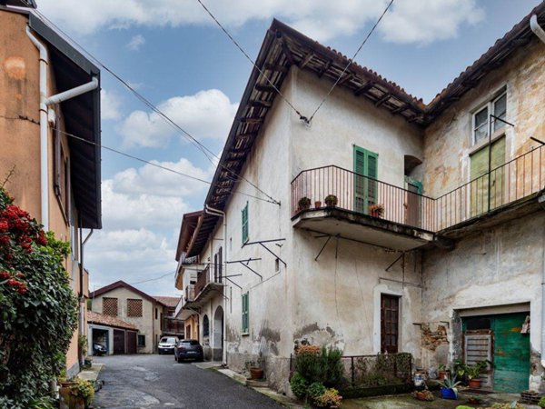 appartamento in vendita a Barzanò in zona Dagò
