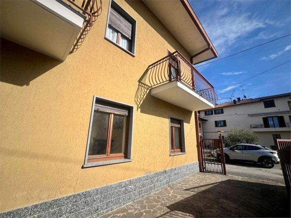 appartamento in vendita a Barzanò in zona Dagò