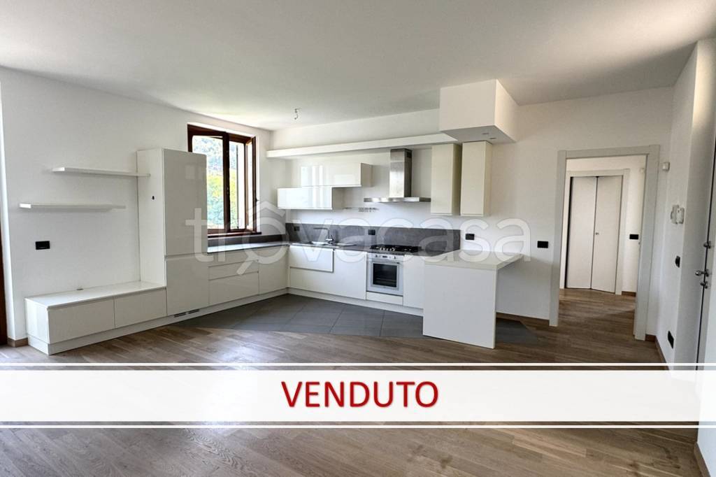 appartamento in vendita a Barzanò in zona Dagò