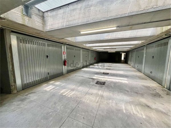 box auto in vendita a Barzanò in zona Dagò