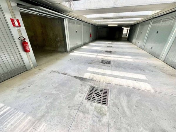 box auto in vendita a Barzanò in zona Dagò