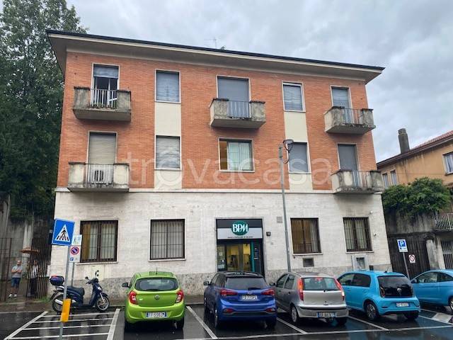 appartamento in vendita a Barzanò in zona Dagò