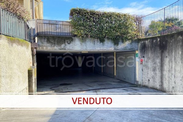 box auto in vendita a Barzanò in zona Dagò