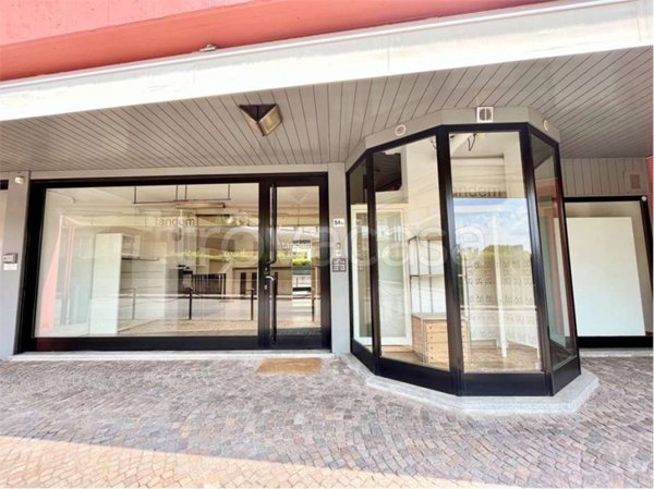 appartamento in vendita a Barzanò in zona Dagò