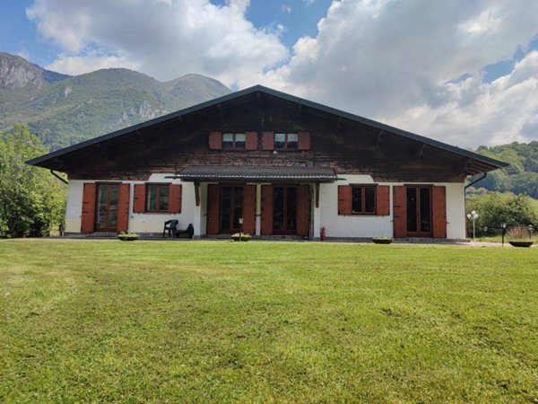 villa in vendita a Barzio