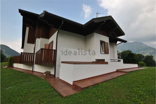 casa indipendente in vendita a Barzio