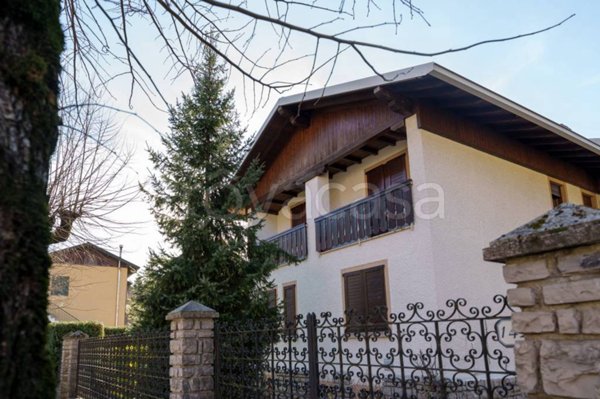 casa indipendente in vendita a Barzio