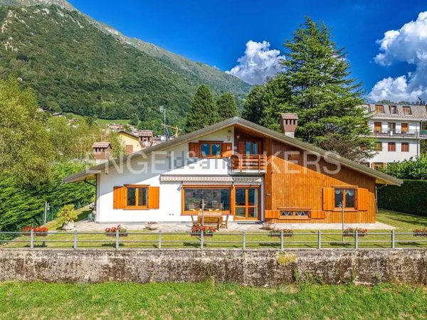casa indipendente in vendita a Barzio