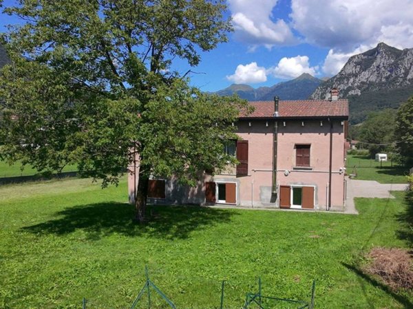 casa indipendente in vendita a Barzio