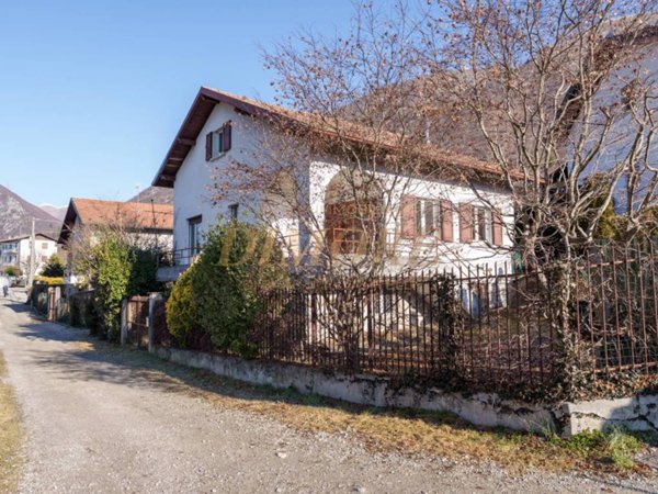 casa indipendente in vendita a Barzio