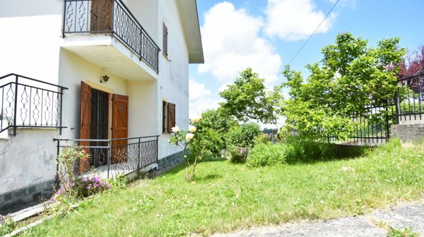 casa indipendente in vendita a Cremolino