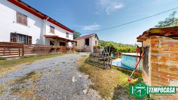 casa indipendente in vendita a Cremolino in zona Piazze