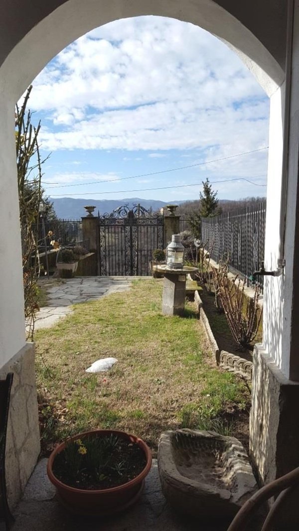 casa indipendente in vendita a Cremolino