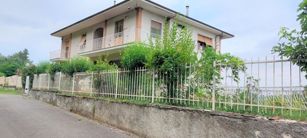 casa indipendente in vendita a Cremolino