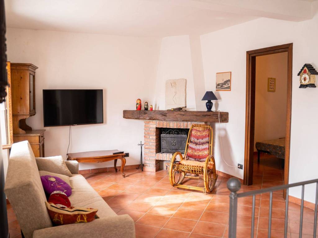 casa indipendente in vendita a Cremolino in zona Piazze