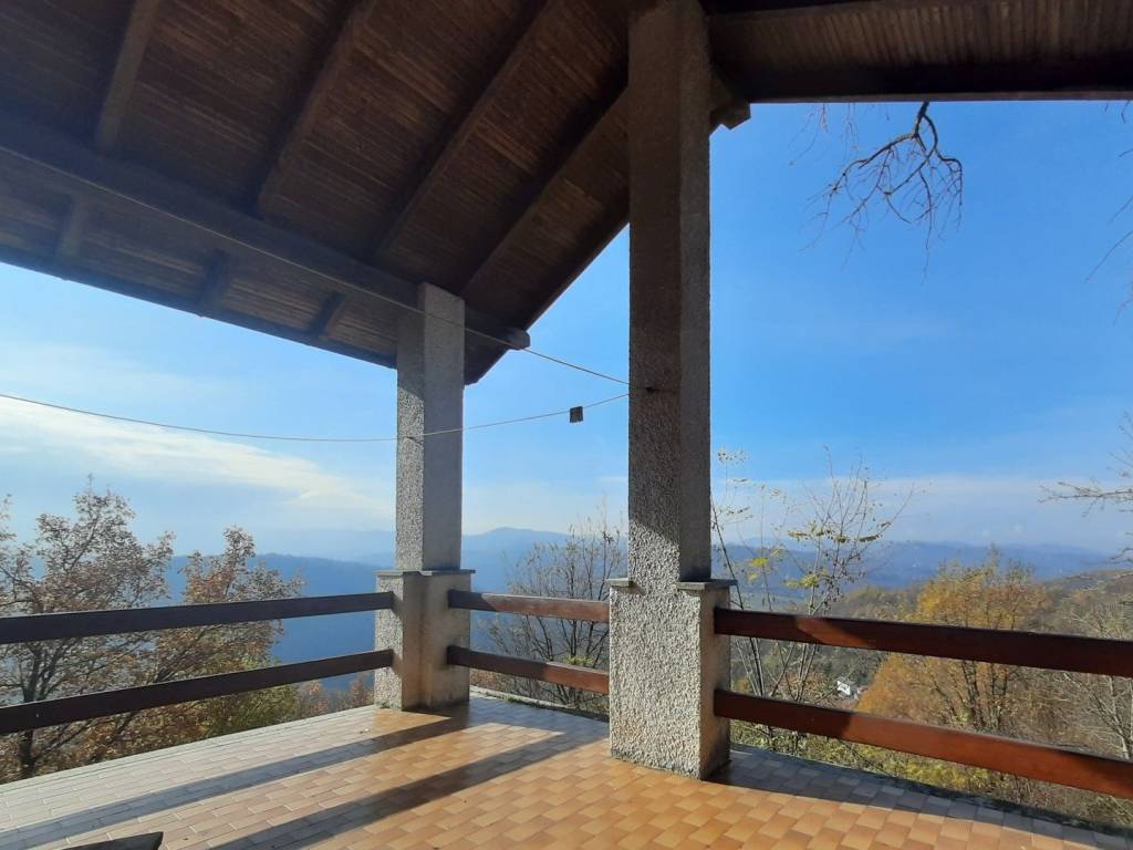 casa indipendente in vendita a Cremolino