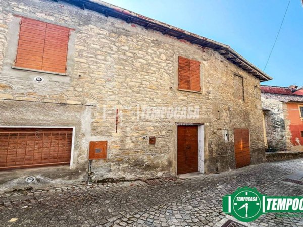 casa indipendente in vendita a Cremolino