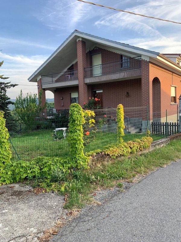 casa indipendente in vendita a Cremolino