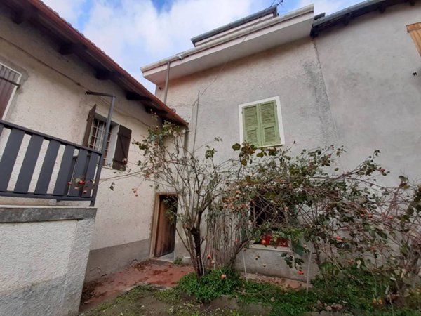 casa indipendente in vendita a Cremolino