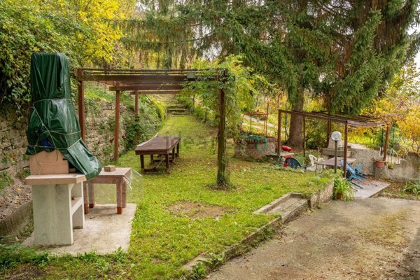 casa indipendente in vendita a Cremolino in zona Piazze