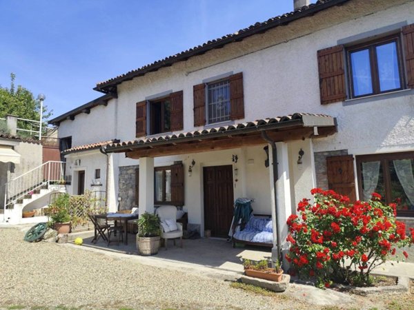 casa indipendente in vendita a Cremolino in zona Piazze