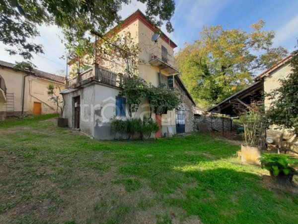 casa indipendente in vendita a Cremolino in zona Piazze