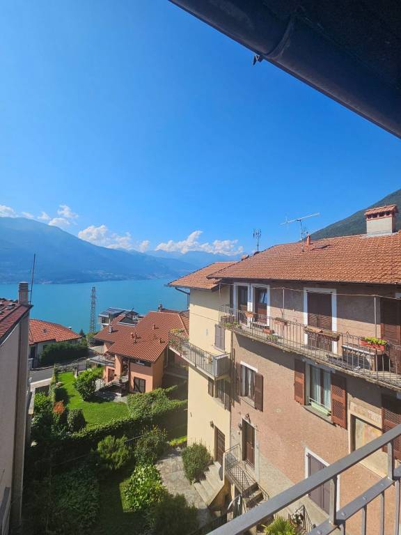appartamento in vendita a Bellano in zona Lezzeno