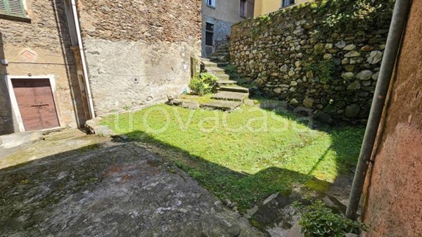 appartamento in vendita a Bellano in zona Lezzeno