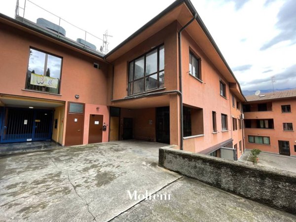 locale commerciale in vendita a Bellano