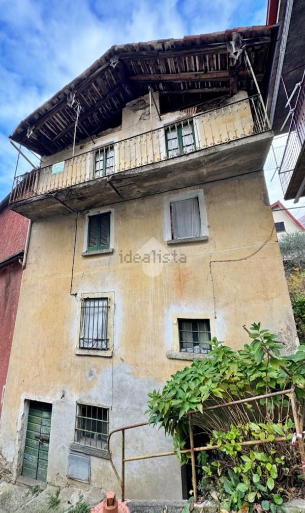 casa indipendente in vendita a Bellano in zona Lezzeno