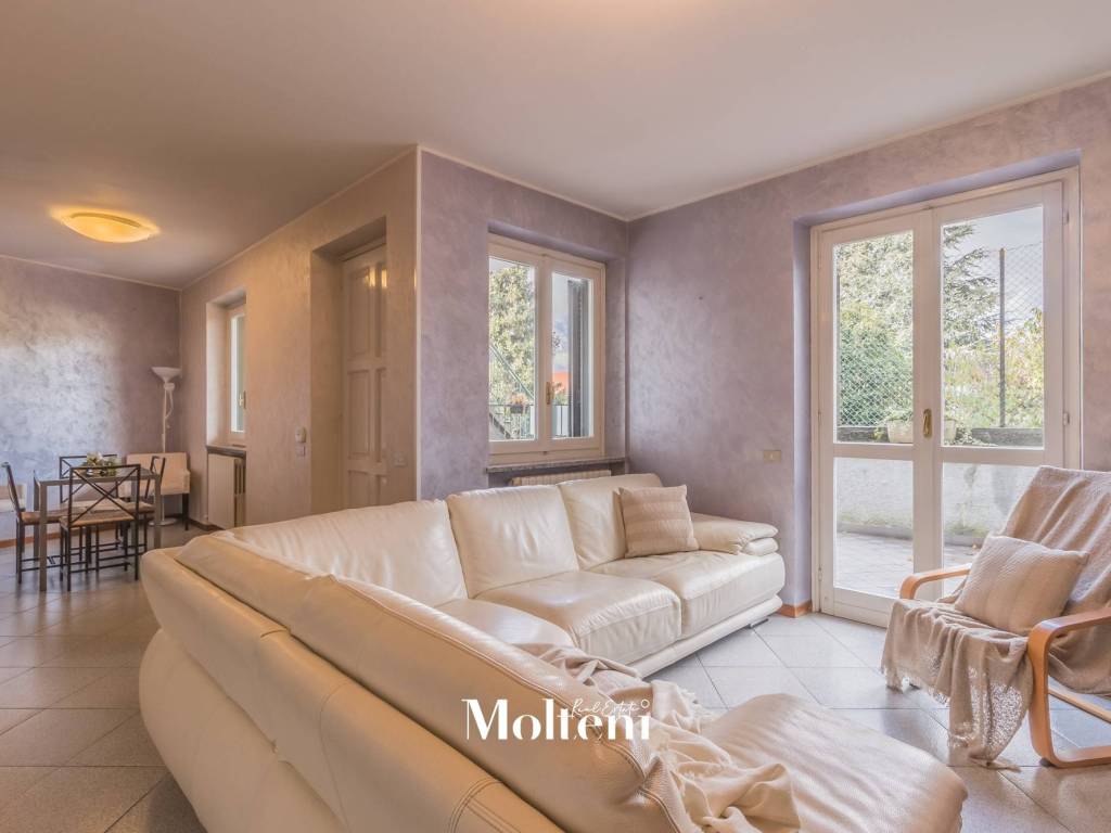 casa indipendente in vendita a Bellano in zona Bonzeno