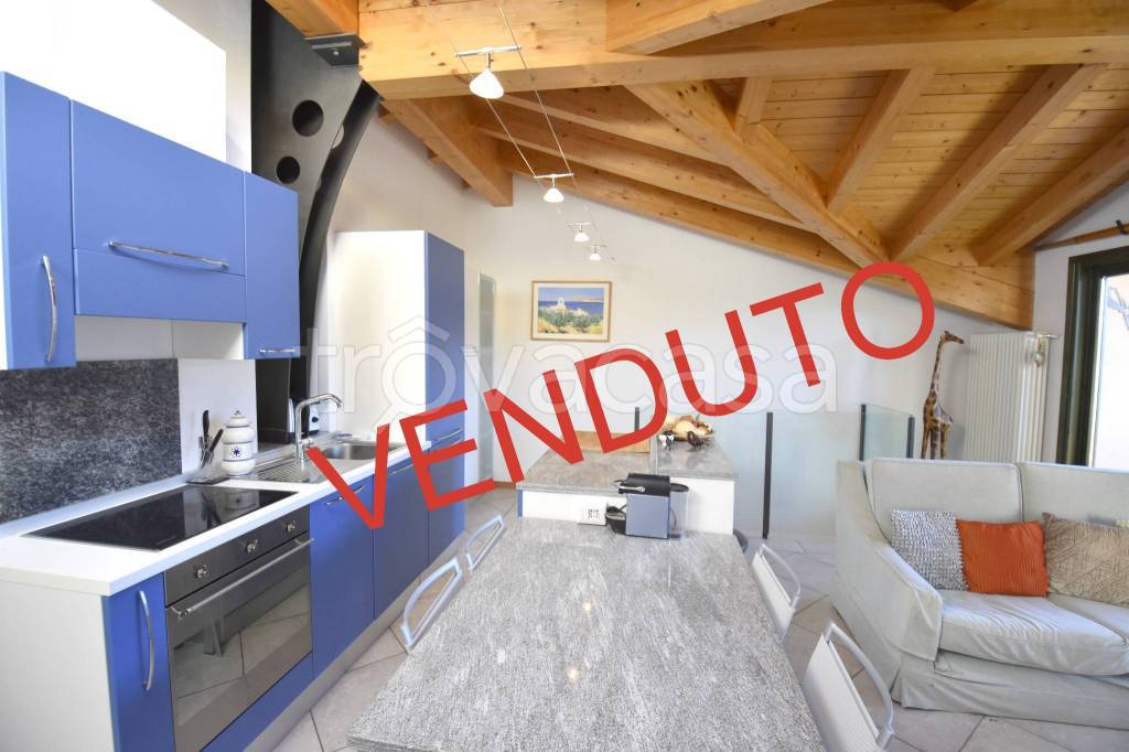 appartamento in vendita a Bellano in zona Vendrogno