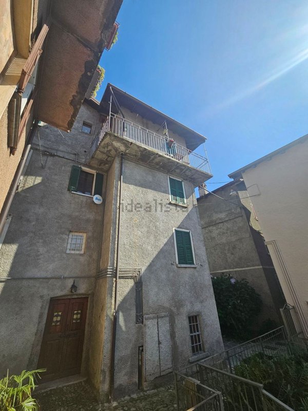 appartamento in vendita a Bellano in zona Lezzeno