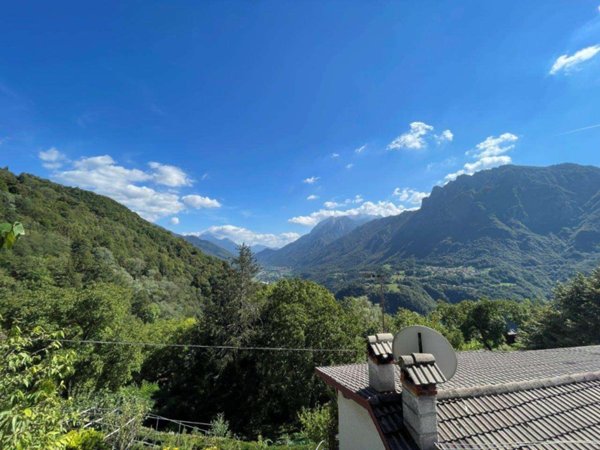 appartamento in vendita a Bellano in zona Inesio