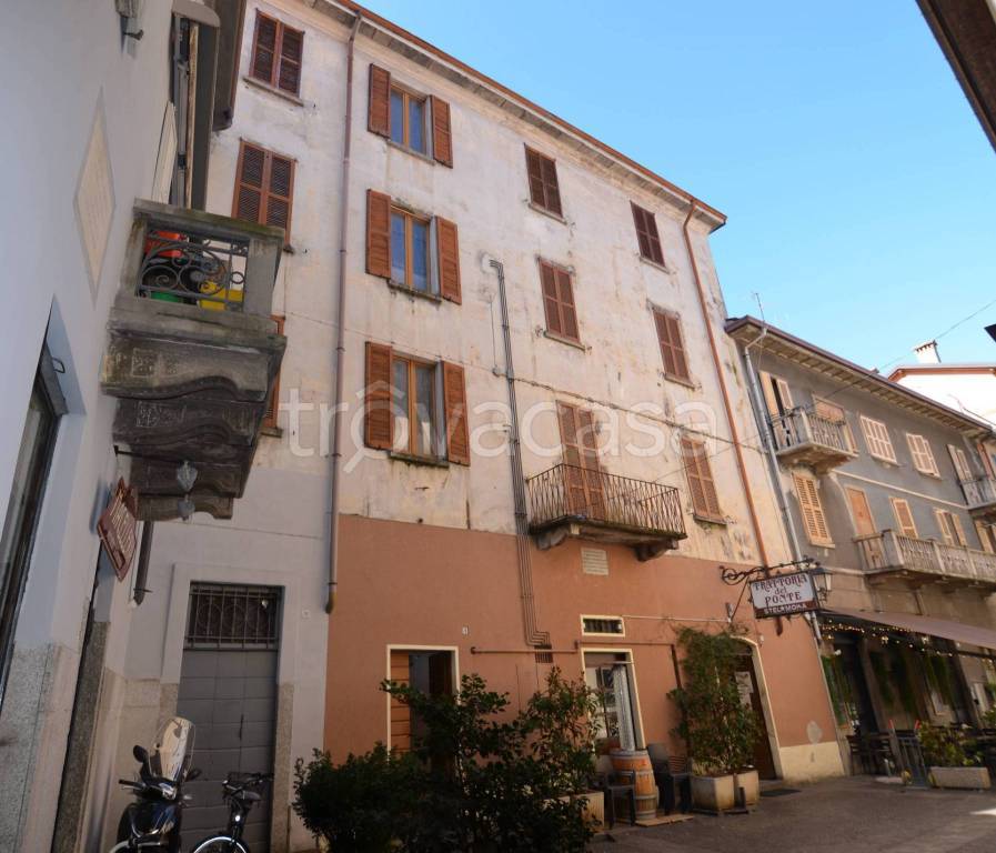 casa indipendente in vendita a Bellano