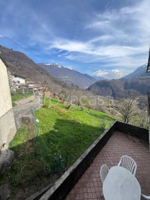 casa indipendente in vendita a Bellano in zona Comasira