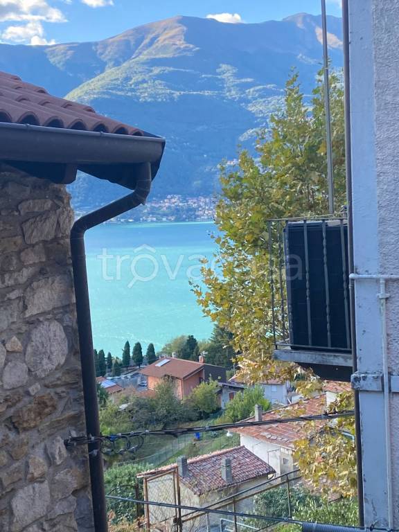 casa indipendente in vendita a Bellano in zona Ombriaco