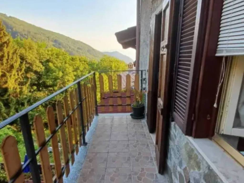 casa indipendente in vendita a Bellano