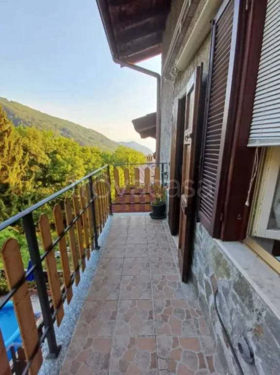 casa indipendente in vendita a Bellano