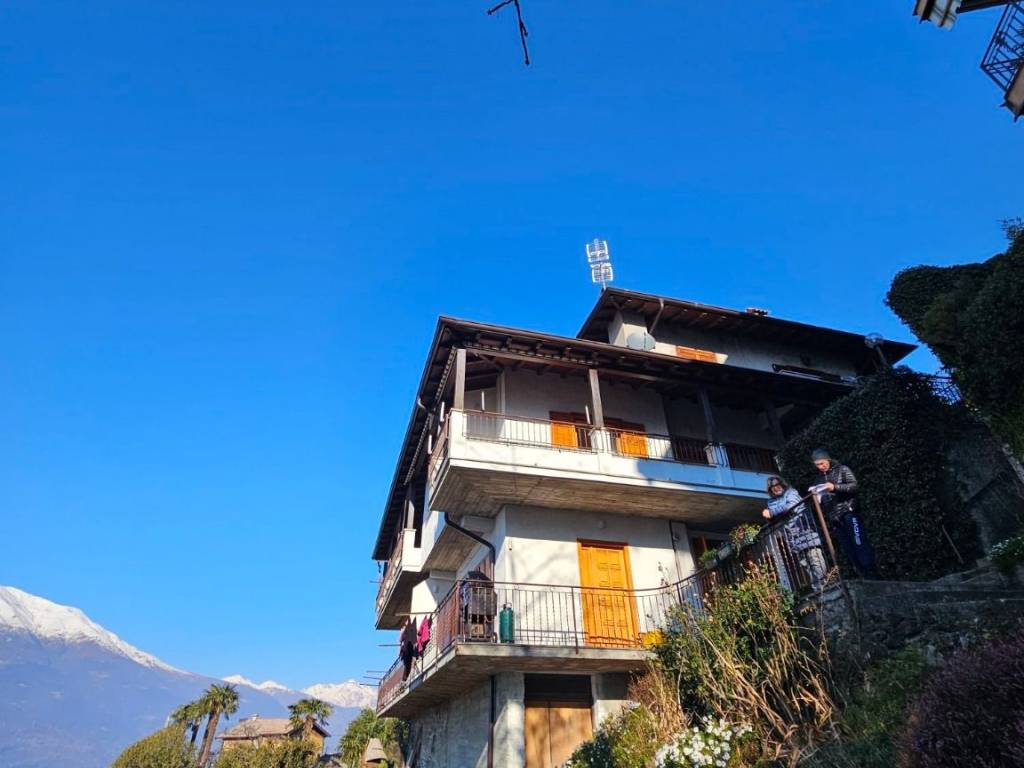 appartamento in vendita a Bellano in zona Lezzeno