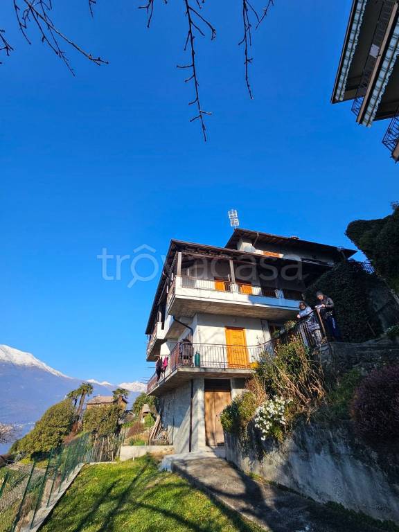 appartamento in vendita a Bellano in zona Lezzeno