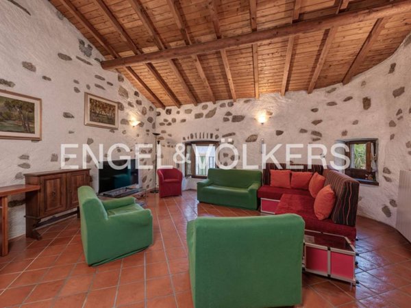 casa indipendente in vendita a Bellano in zona Bonzeno