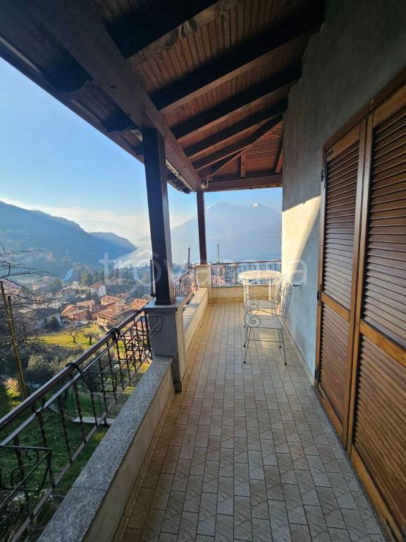 appartamento in vendita a Bellano in zona Lezzeno