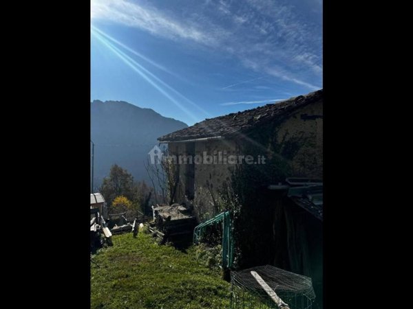 appartamento in vendita a Bellano in zona Mornico