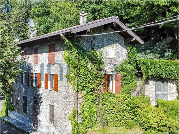 casale in vendita a Bellano in zona Noceno